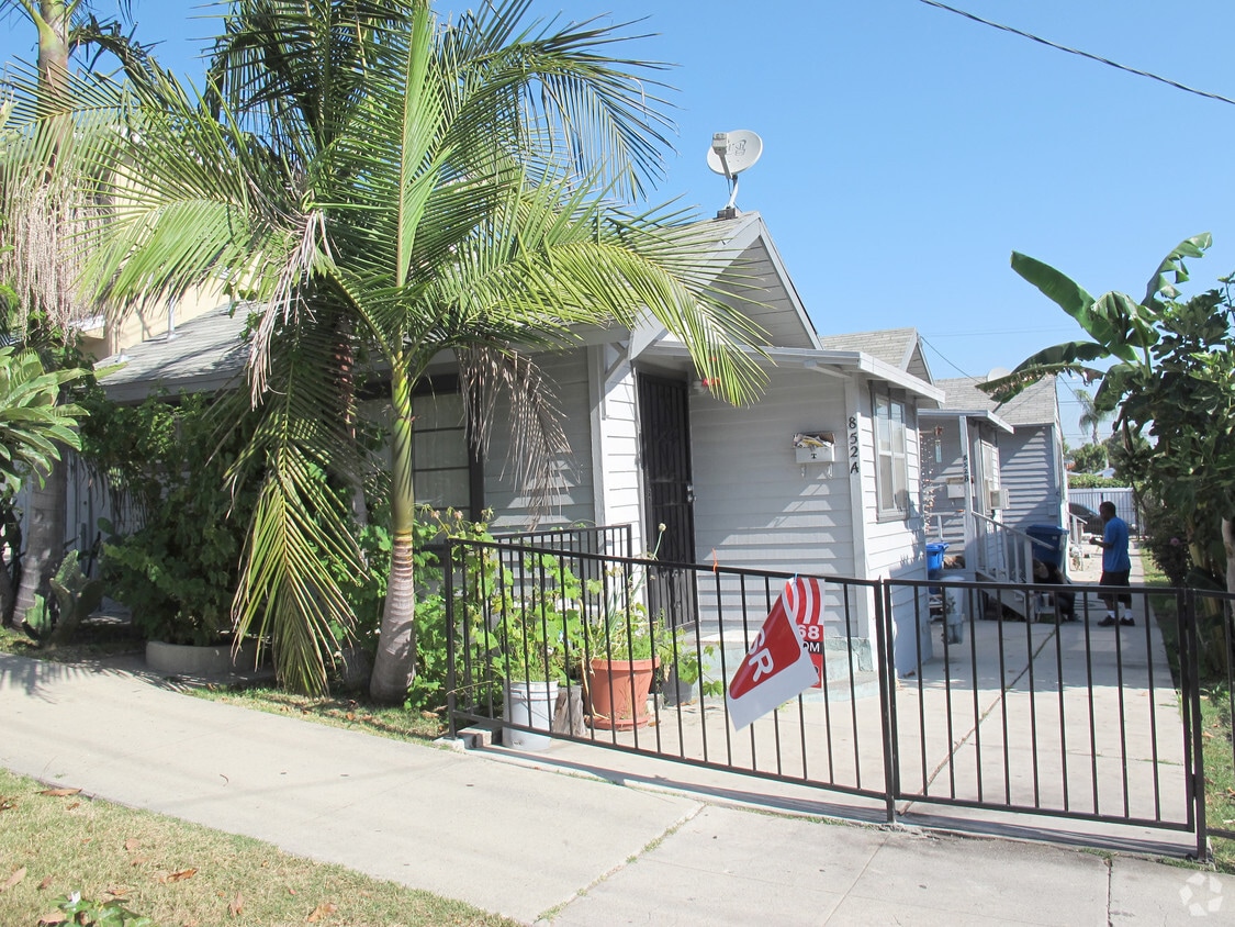 Primary Photo - 852 W 18th St