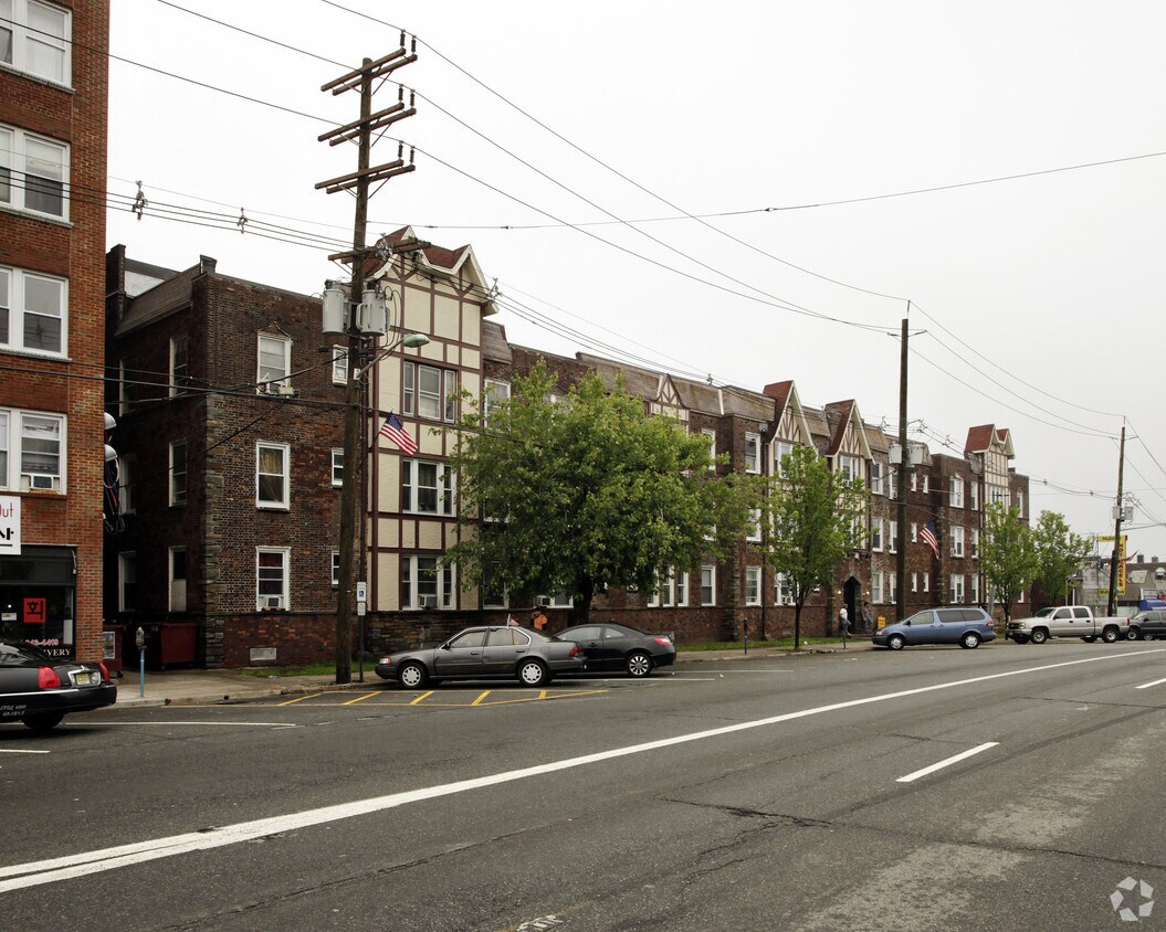 Building Photo - 24 E Columbia Ave