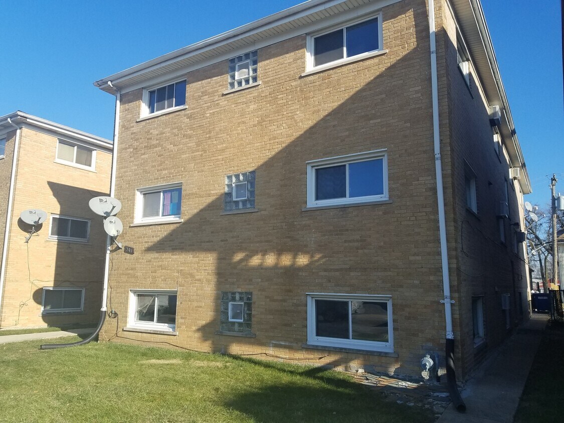 301 25th Ave Unit 1W, Bellwood, IL 60104 Condo for Rent in Bellwood