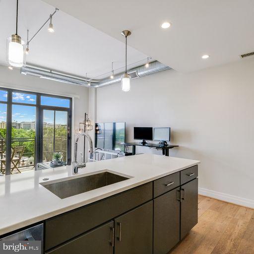 Foto del edificio - 301 H St NE