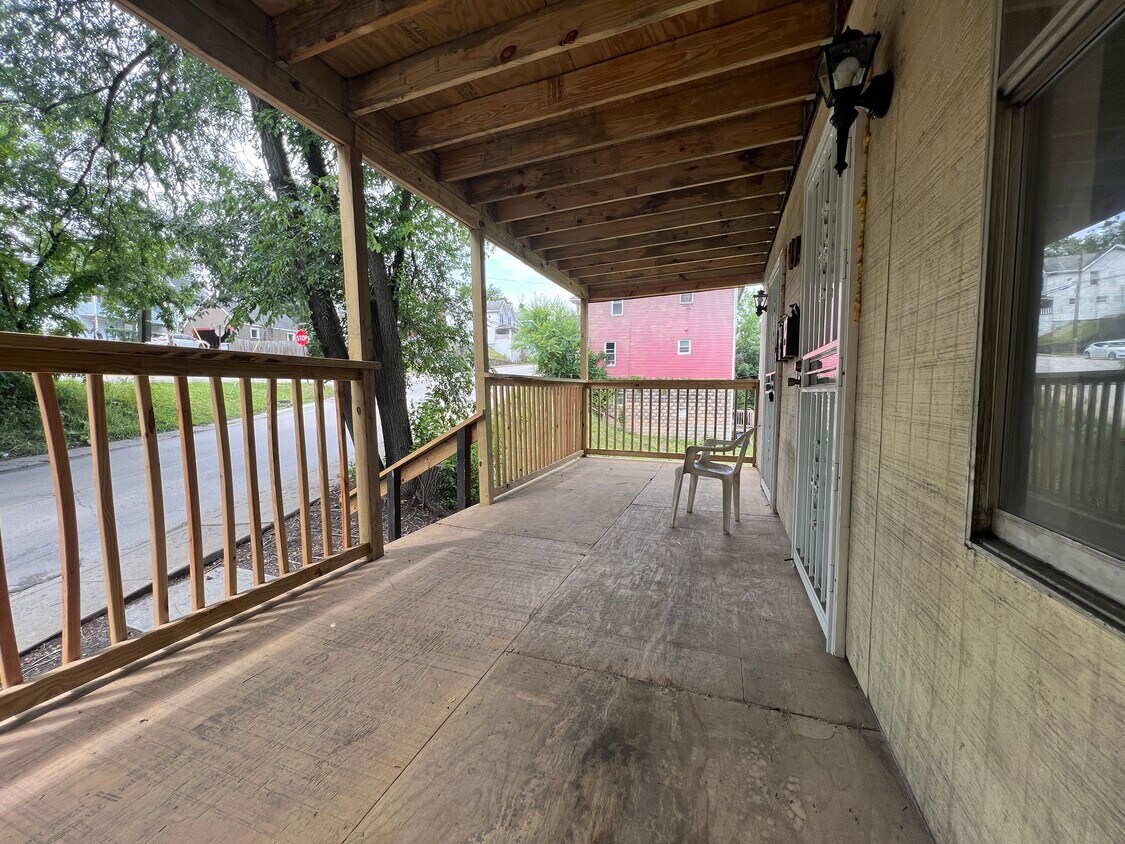 Foto principal - 629 Brockway Ave