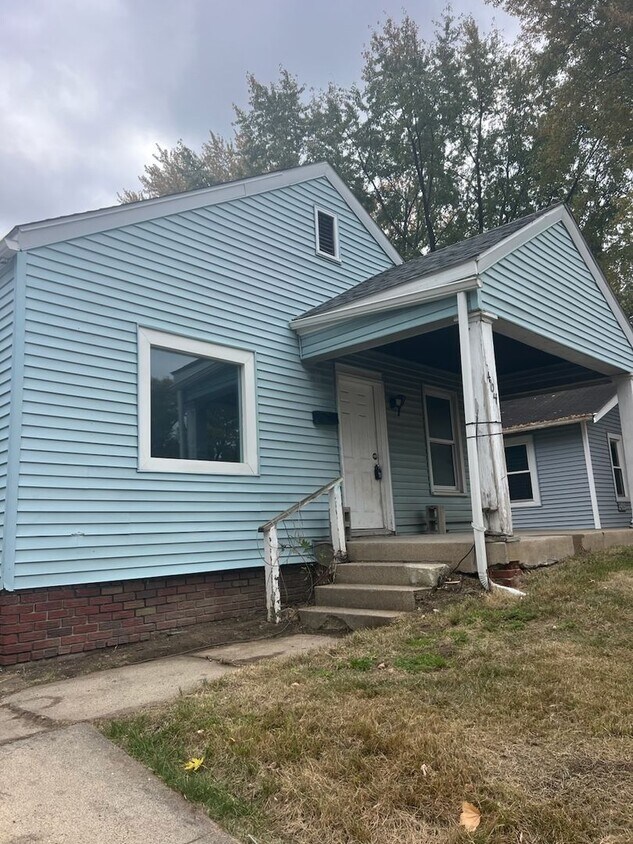 Foto principal - 2 bedroom, 1 bathroom home near Bunn Park ...