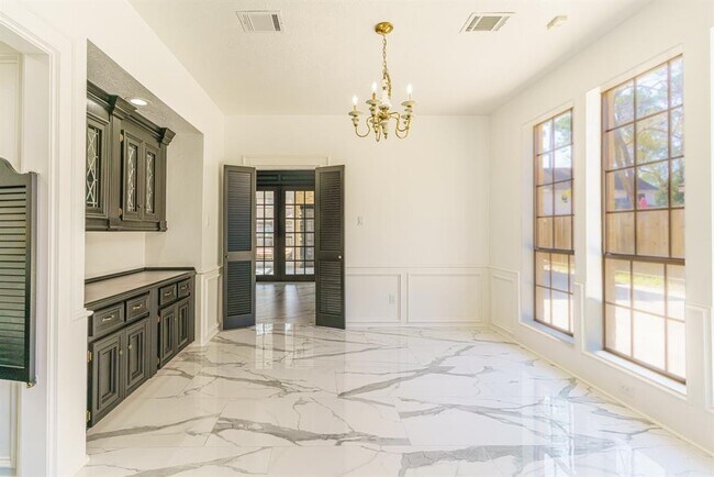 Building Photo - 6903 Cypress Point Dr
