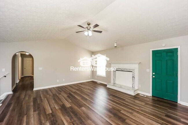 Building Photo - HUGE 3x3  Split Level Home in Whaleys Lake...