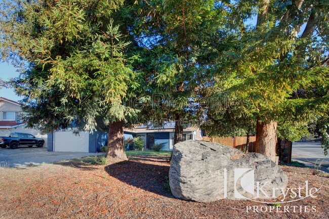 Building Photo - 2 Bridge Ct