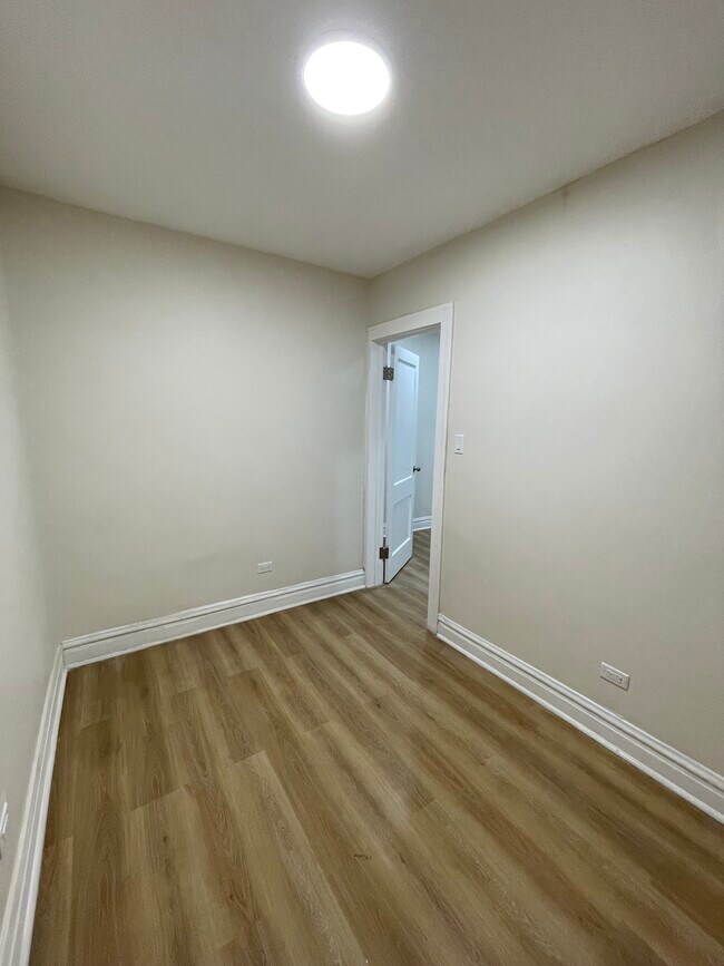 Foto del edificio - 4044 W Hirsch St