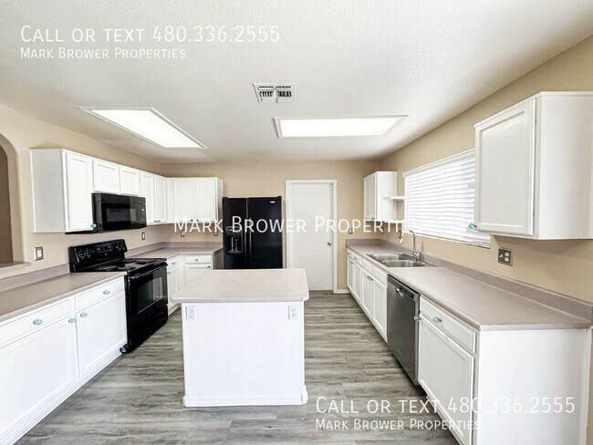 Building Photo - 932 S Somerset