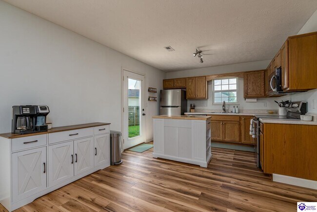 Foto del edificio - 310 Ivy Pointe Dr