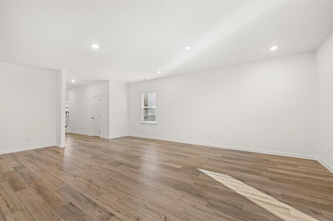 Foto del edificio - 874 Evergreen Rd