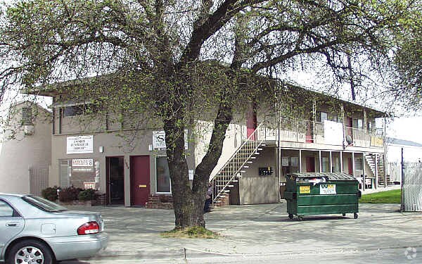 Building Photo - 1049 Jefferson Blvd