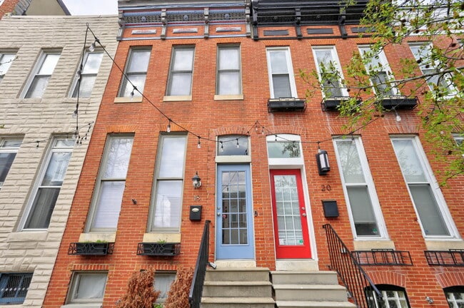 Building Photo - (2BD/1.5BA) Fabulous Patterson Park Townhome