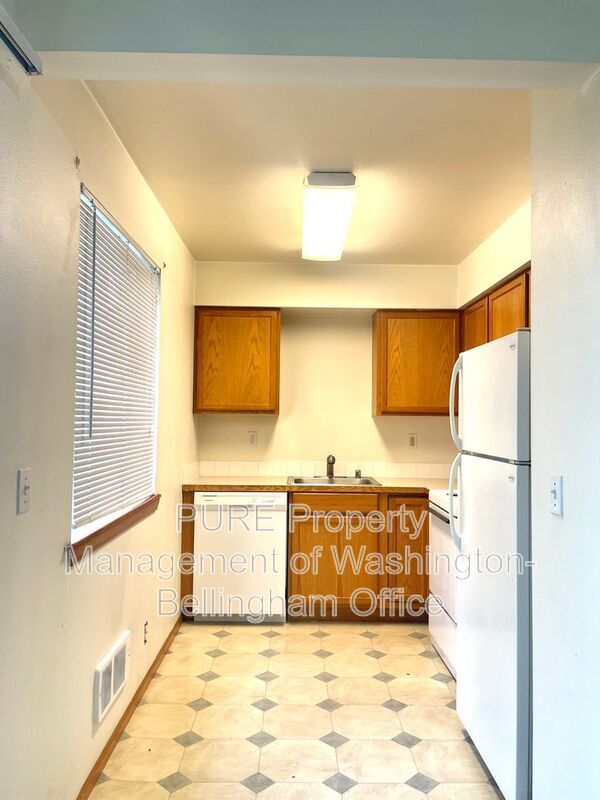 Building Photo - 3150 W Maplewood Ave