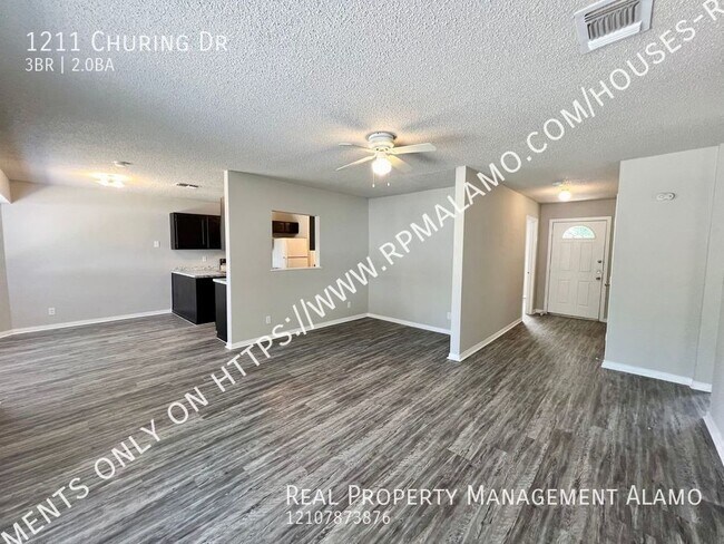 Foto del edificio - 1211 Churing Dr
