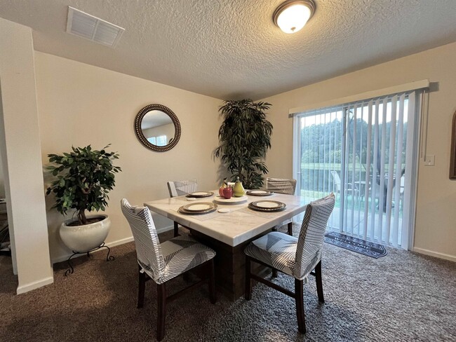 Building Photo - 124 Cody St