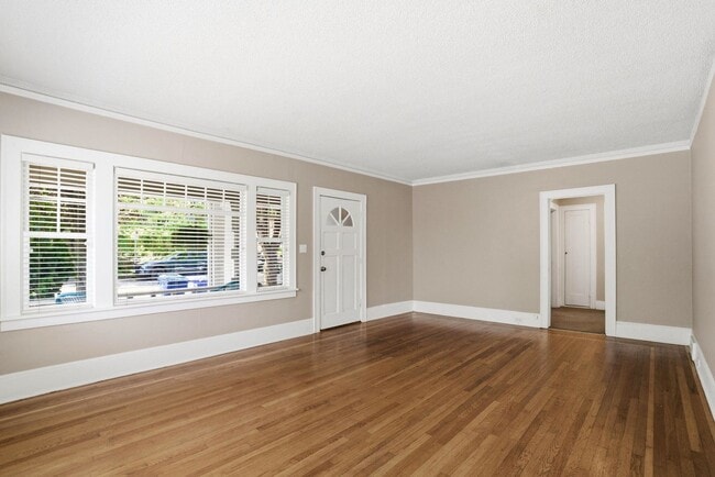 Photo - MF 43 - Kelly Avenue Apartment