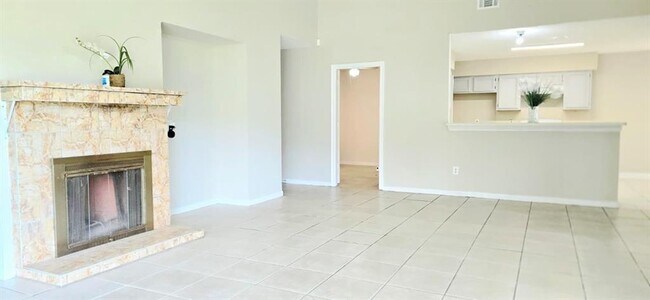 Foto del edificio - 7511 Basil Ln