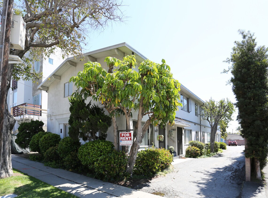 Foto principal - 11820 Washington Pl