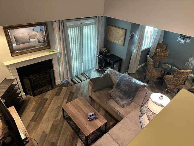 Living room, fireplace - 2910 Pennyroyal Dr