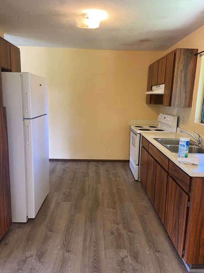 Building Photo - Conveniently Located 3BR/2BA Home in Hilo