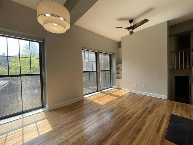 Building Photo - 523 8th St NE