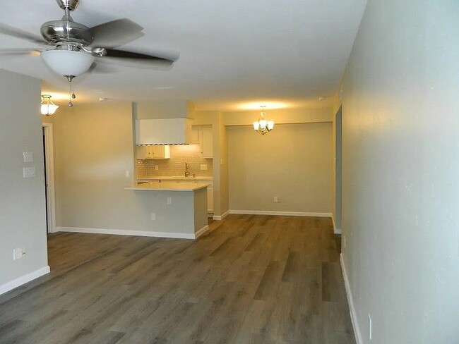 Foto del edificio - 4159 Steck Ave