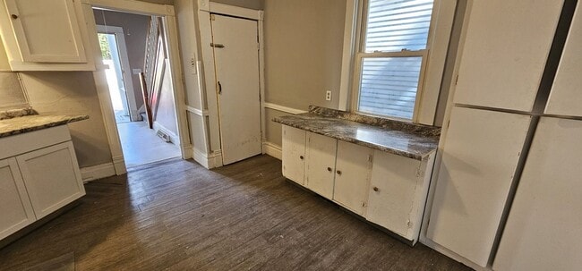 Building Photo - 602 E Ravine Ave