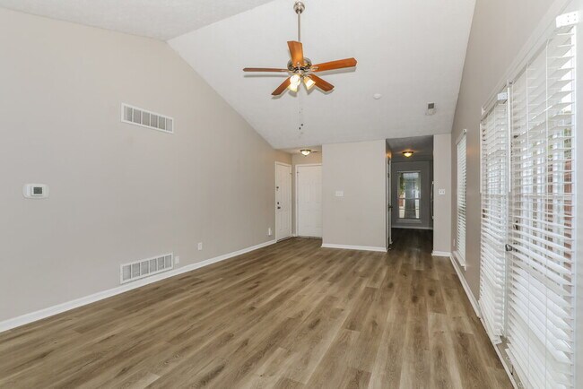 Foto del edificio - 7683 Waterwood Dr