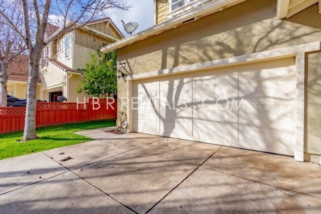 Building Photo - Charming 3-Bed, 3-Bath with 2,037 Sq Ft of Comfort in Mountain House!