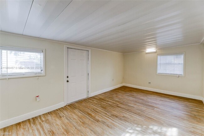 Building Photo - 3 br, 1 bath House - 1325 NE 2nd Ave