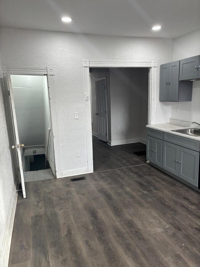 Foto del edificio - 1673 Cliftview Ave