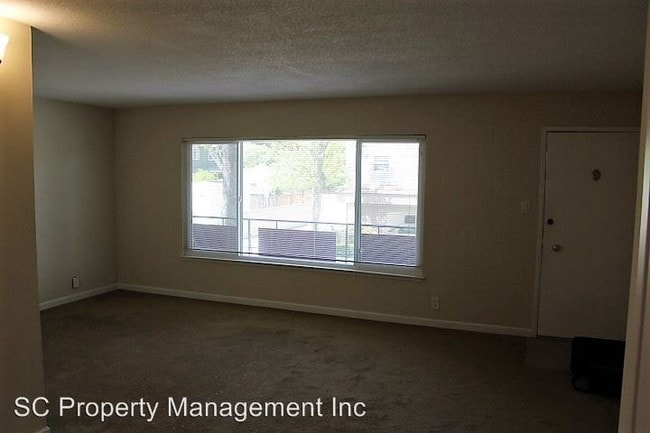 Building Photo - 1501 Carmelita Ave
