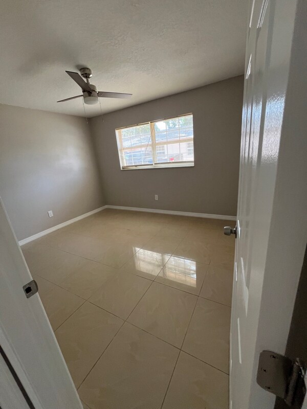 Foto del edificio - 815 13th Ave NW