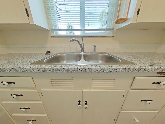 Building Photo - 3 Bedroom House ~ Albany ~ Pet Friendly