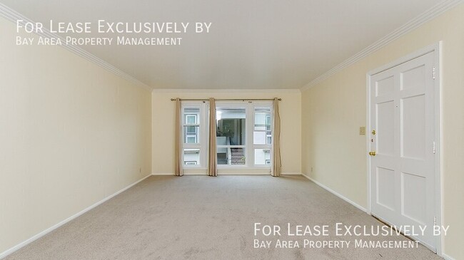 Building Photo - Bright and Spacious Top-floor Apartment wi...