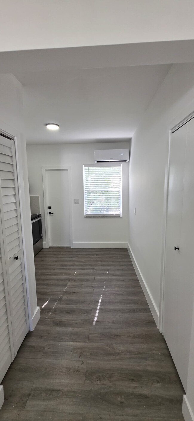Foto del edificio - 2489 SW 27th St