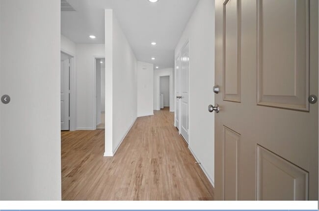 Foto del edificio - 5111 Sunvalley Bend Dr