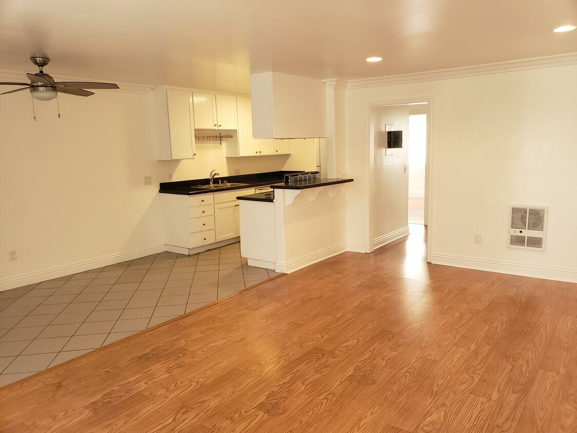 Foto principal - 1720 Newport Ave