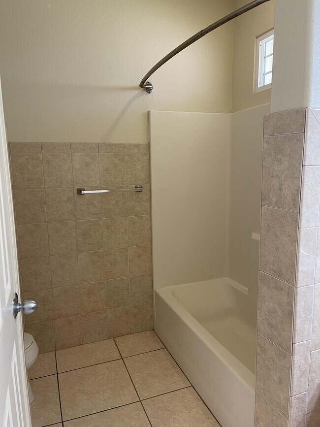 444 Kaulana St Unit Cottage, Kahului, HI 96732 Room for Rent in