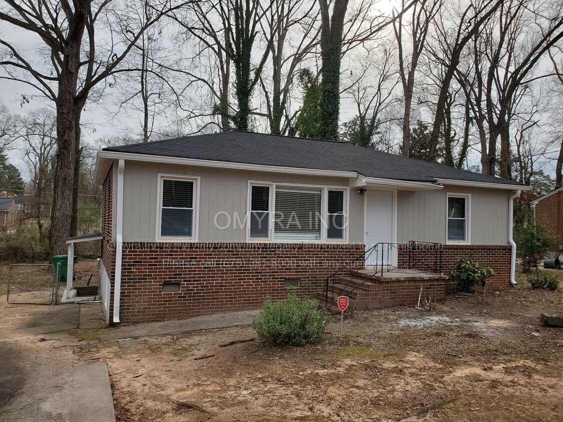 Primary Photo - Fantastic 3 Bedroom Ranch in Decatur!