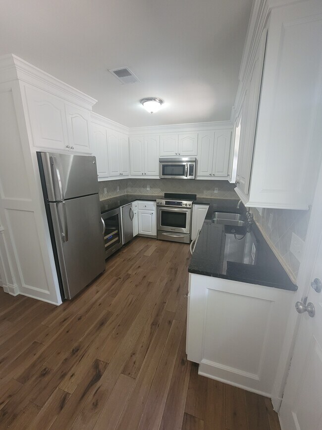 Building Photo - 3913 Overbrook Dr