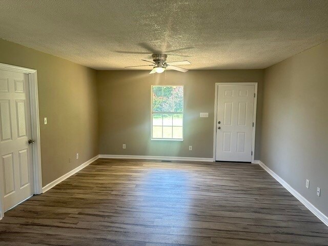 Foto del edificio - 250 Cline Rd NE