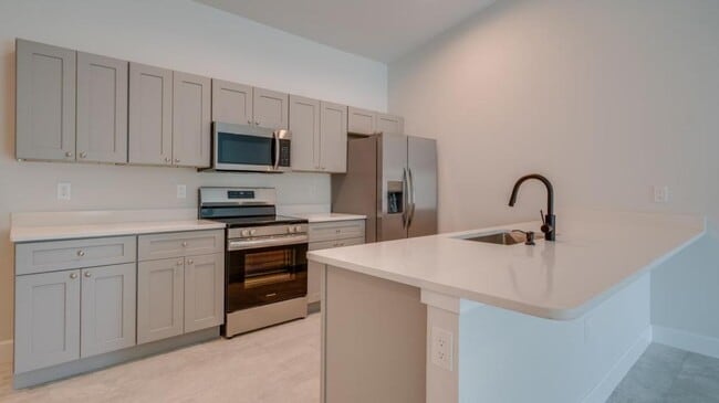 Building Photo - 4606 SW 8th Ct