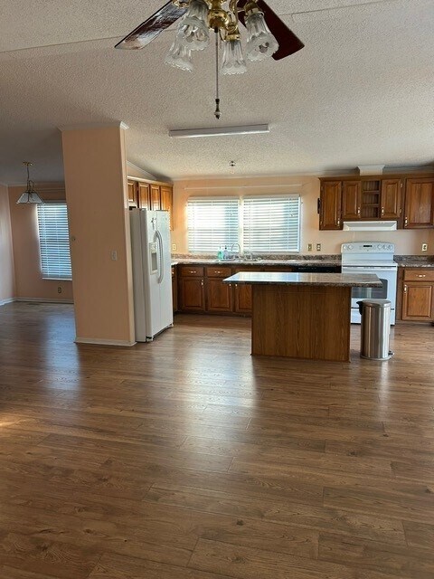 Foto del edificio - 5121 College Lake Dr