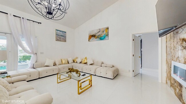 Foto del edificio - 13646 Callington Dr