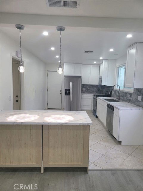 Foto del edificio - 6424 Franrivers Ave