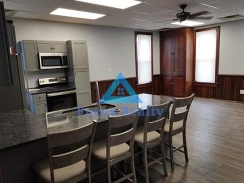 Primary Photo - 1315 W Market St