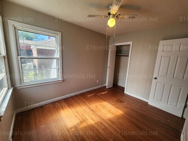 Building Photo - 1348 N Crestway Ave