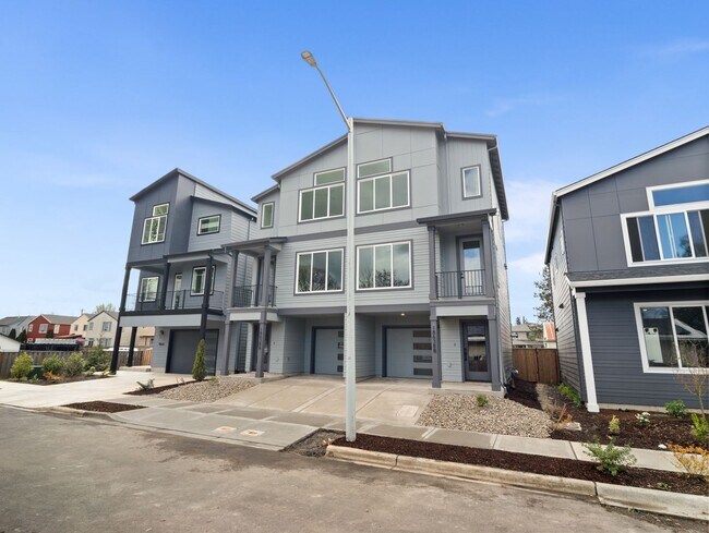 Foto del edificio - $500 move-in special! New, new, new! Gorgeous 2-bdrm/2.5-bath duplex townhome w/ garage, W/D, in ...