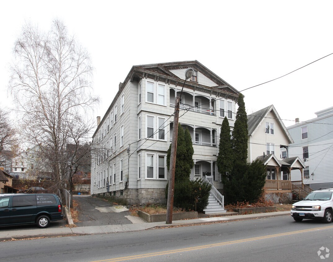 915 S Main St, Waterbury, CT 06706 Apartments in Waterbury, CT