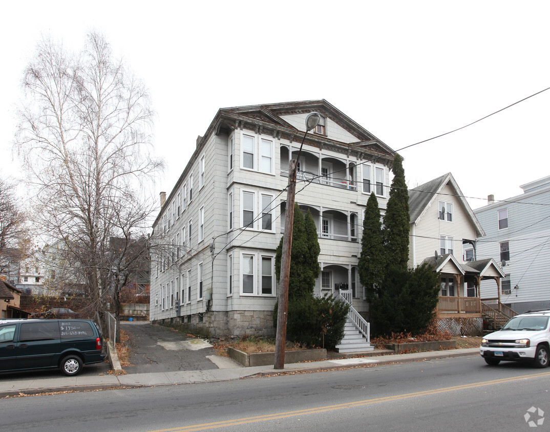 Primary Photo - 915 S Main St